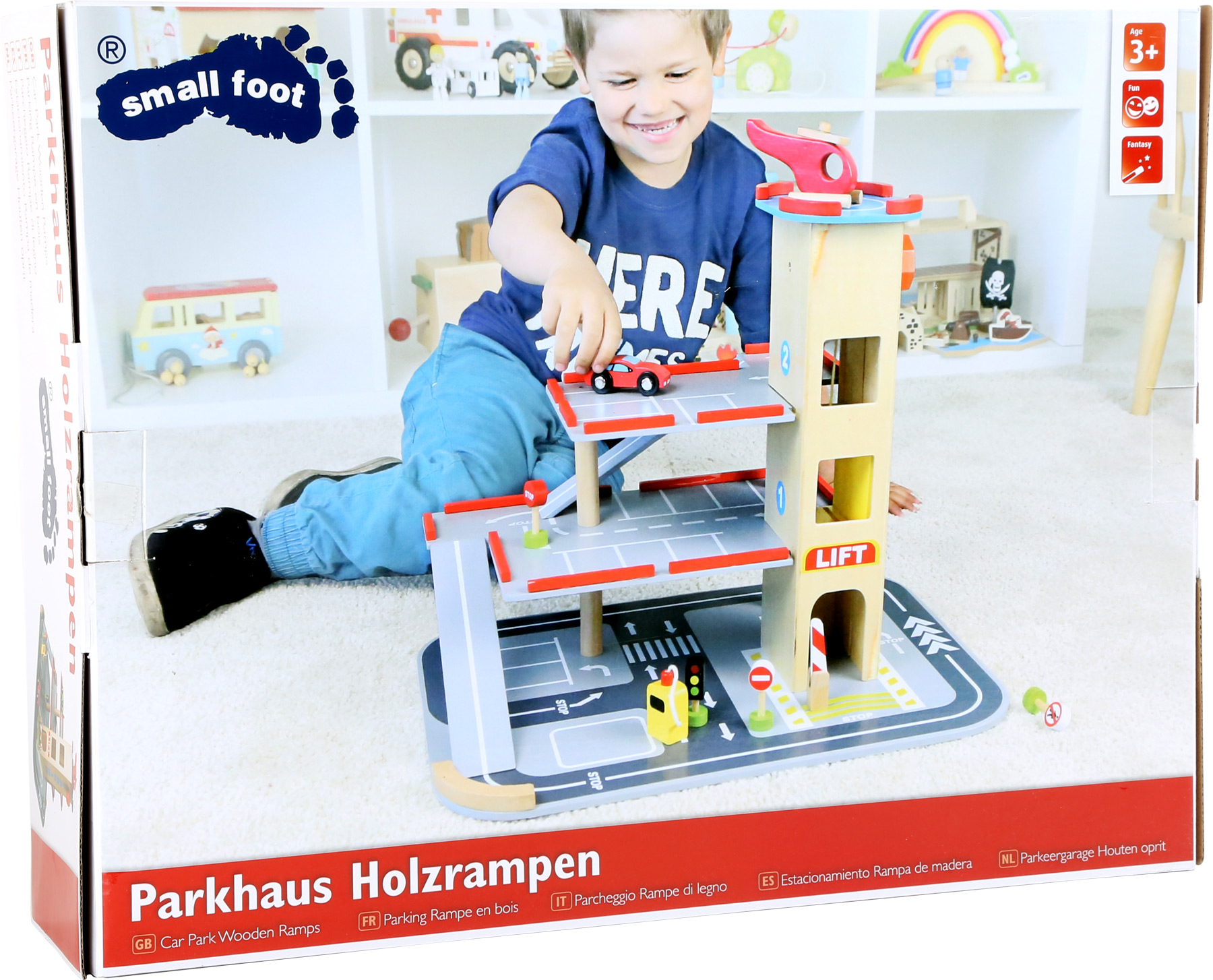 Dřevěná patrová garáž s výtahem a heliportem